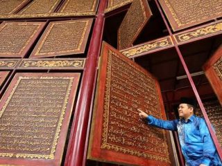 museum-al-quran-raksasa-di-palembang_20150520_152351